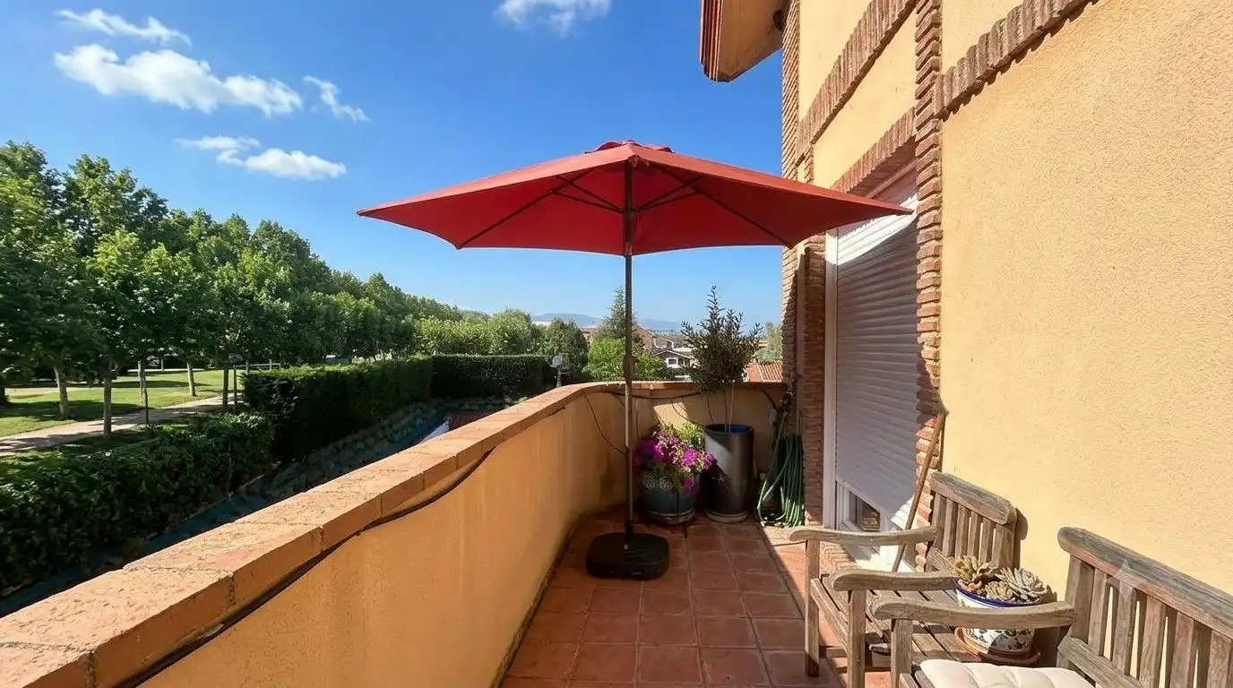 Terrassa de Dúplex en venda en Villamediana de Iregua amb Calefacció, Parquet i Terrassa