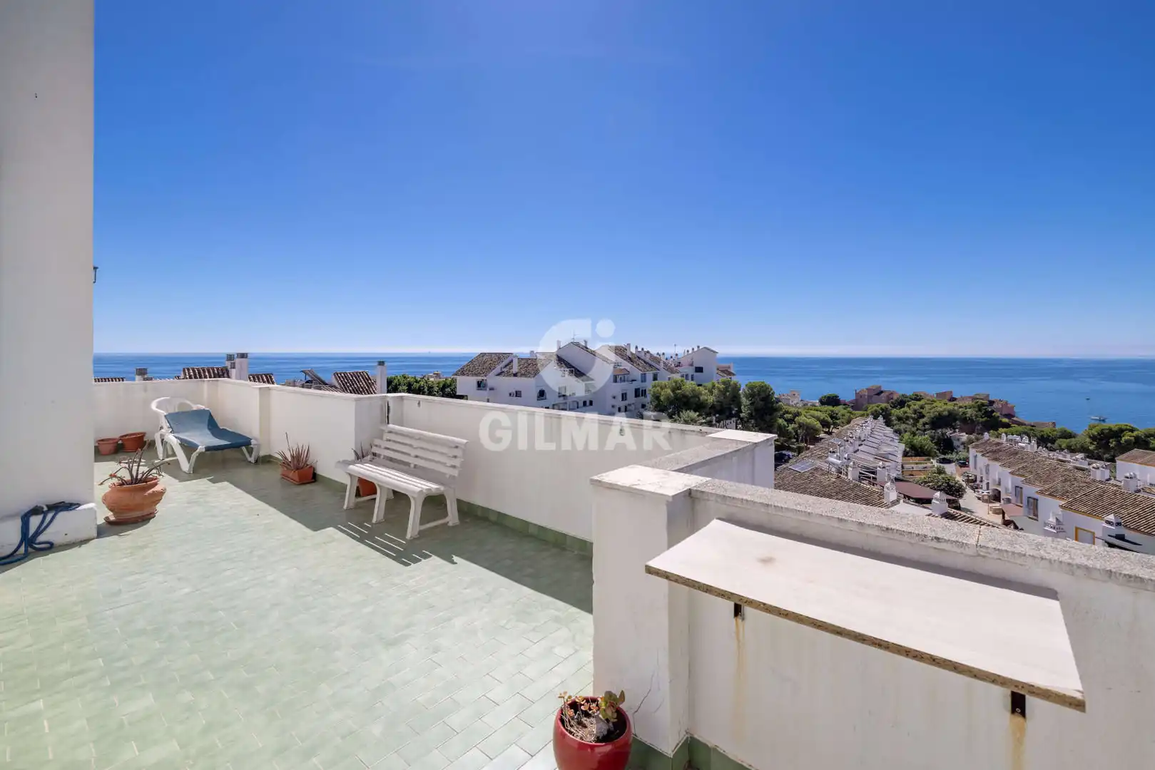 Vista exterior de Pis en venda en Estepona amb Calefacció, Piscina i Balcó