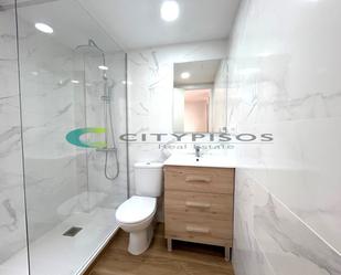Bathroom of Flat for sale in  Barcelona Capital  with Heating, Parquet flooring and Oven