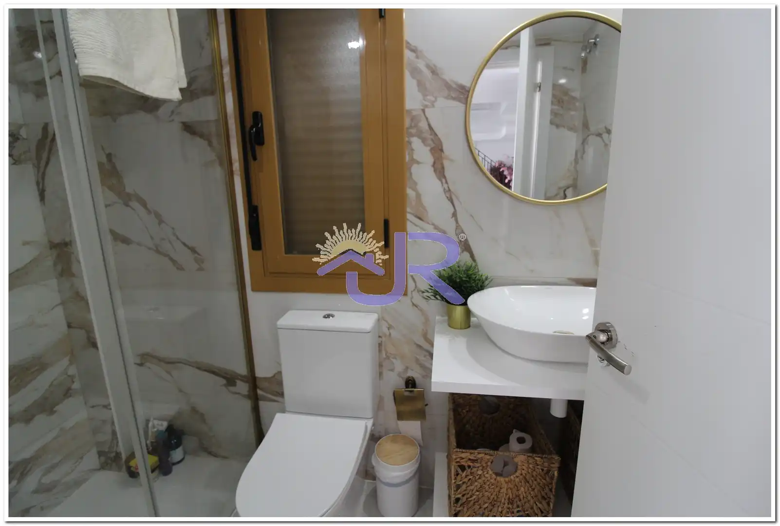 Bathroom of Houses for sale in Paracuellos de Jarama  with Air Conditioner, Private garden and Swimming Pool