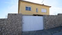 Vista exterior de Casa o xalet en venda en El Casar de Escalona amb Jardí privat