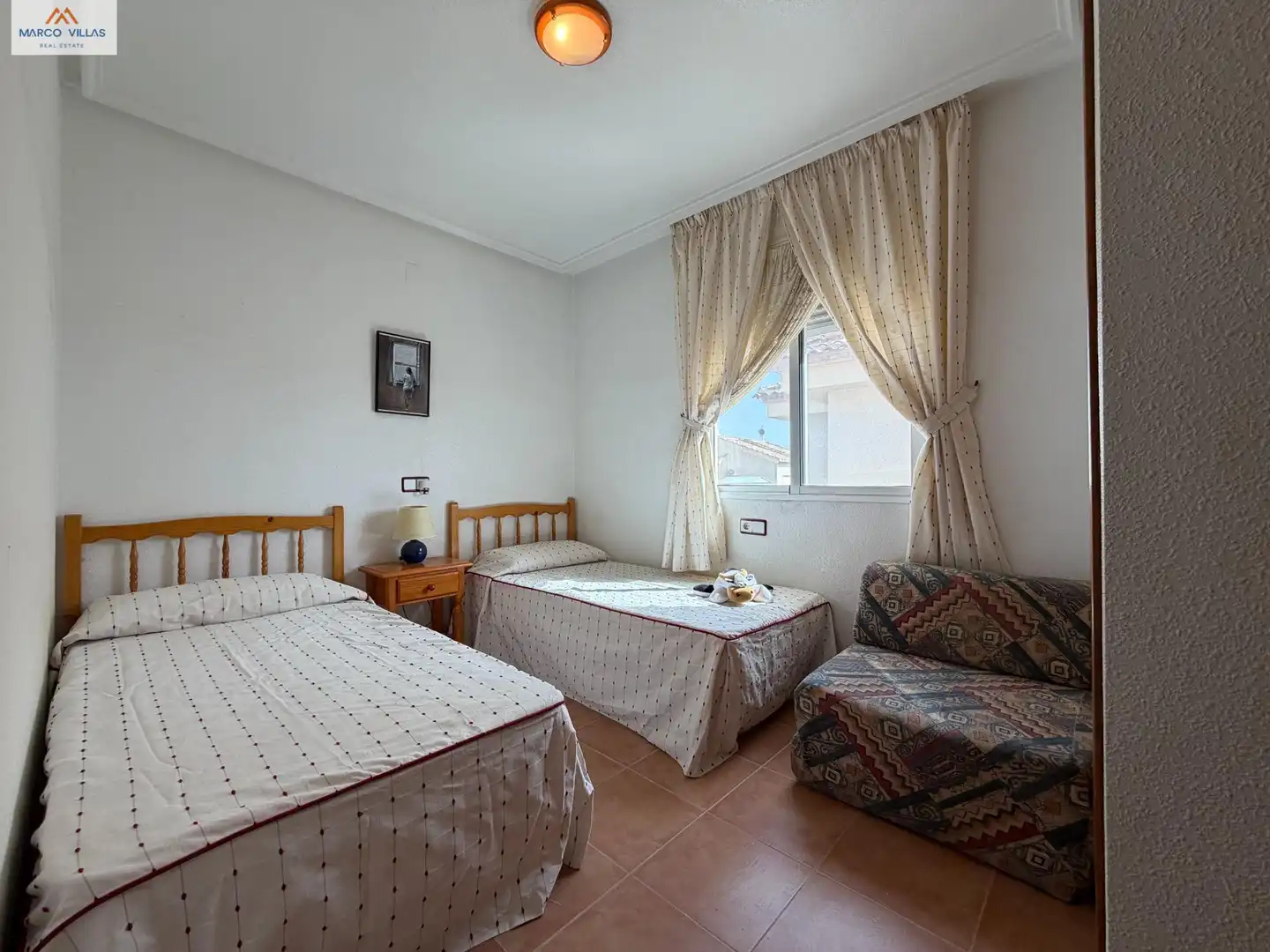 Habitación de Casa adosada en venta en Guardamar del Segura con Jardín privado, Terraza y Amueblado