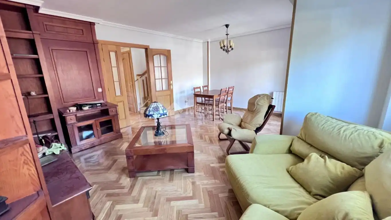 Sala d'estar de Casa adosada en venda en Alcalá de Henares