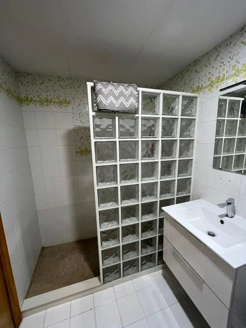 Baño de Piso de alquiler en Elche / Elx con Jardín privado, Terraza y Amueblado