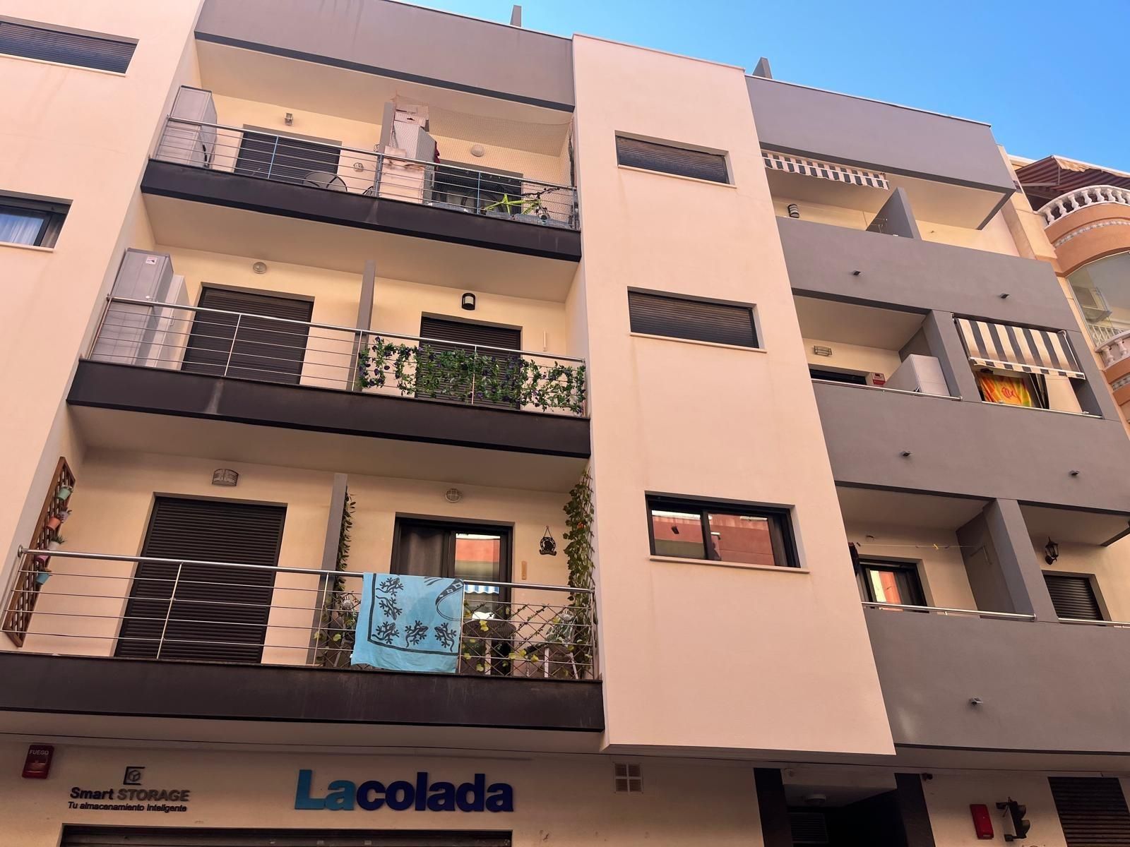 Vista exterior de Apartament en venda en Torrevieja amb Calefacció, Terrassa i Traster