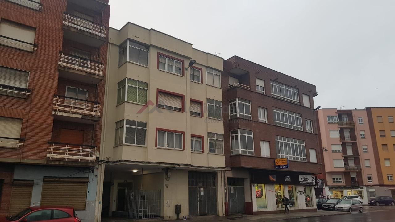 Exterior view of Garage for sale in León Capital 