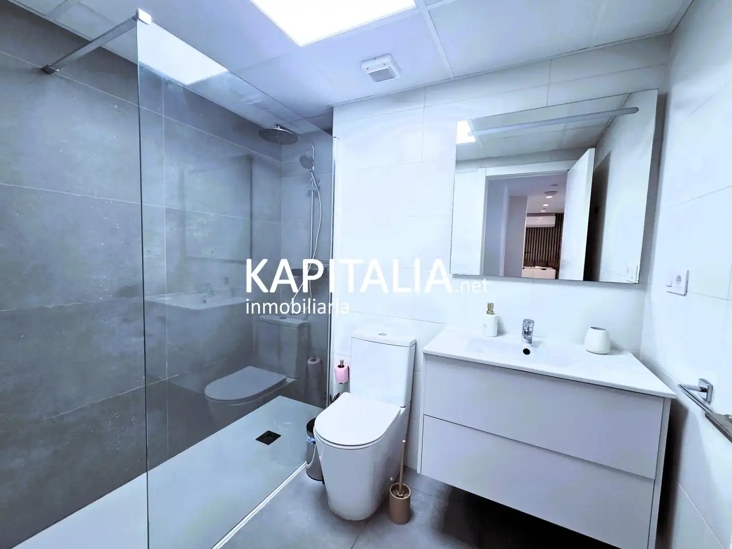 Baño de Piso en venta en Alcoy / Alcoi con Aire acondicionado, Calefacción y Amueblado
