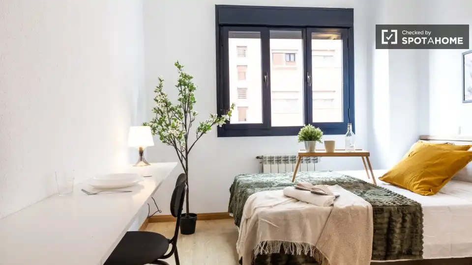 Habitación de Piso para compartir en Madrid con Aire acondicionado, Calefacción y Amueblado