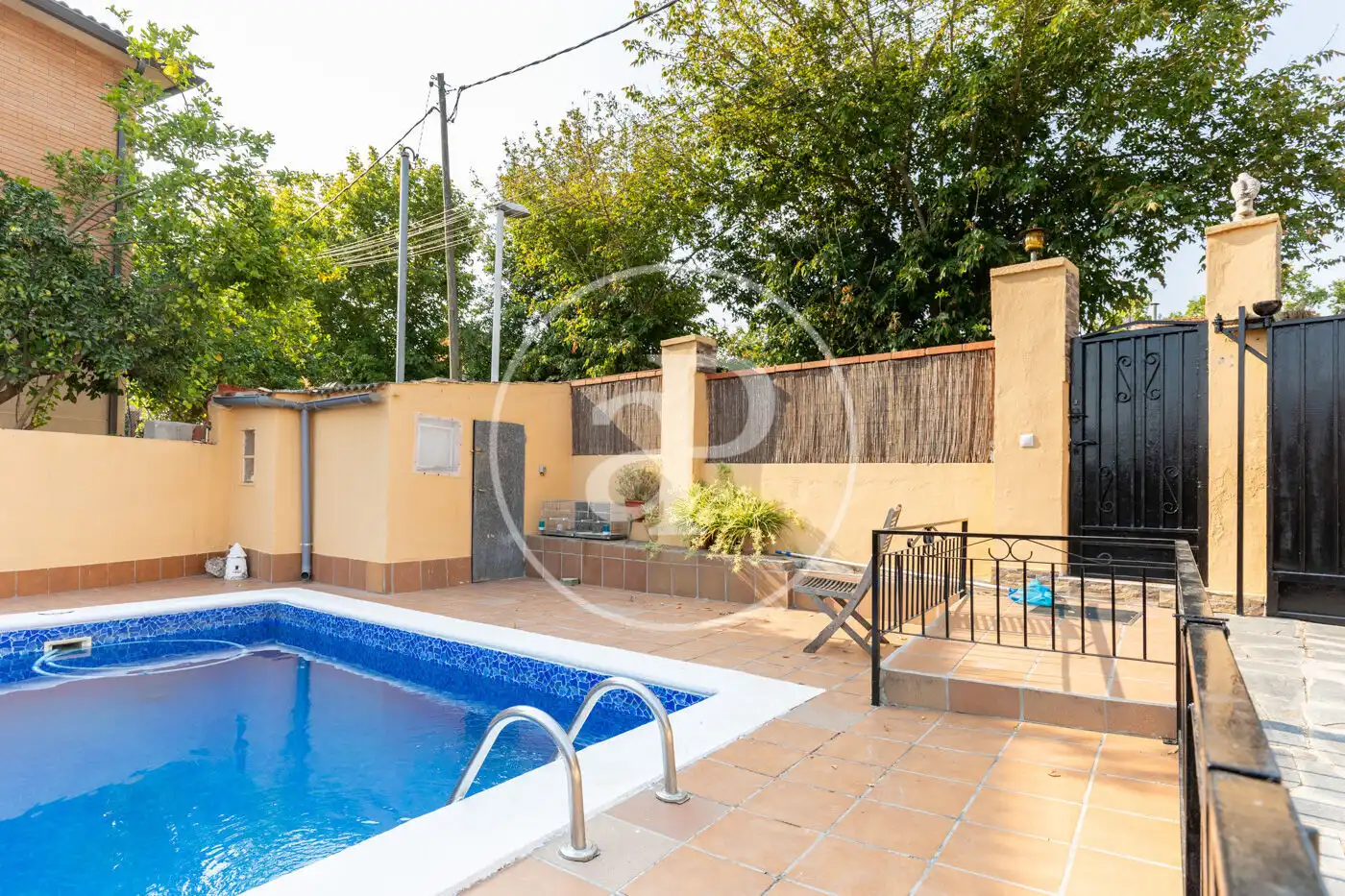 Swimming pool of Flat for sale in Rubí  with Air Conditioner, Heating and Private garden