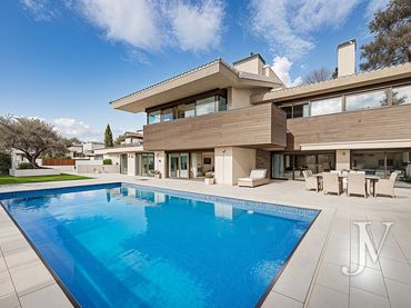 House with pool for sale in Moncloa - Aravaca