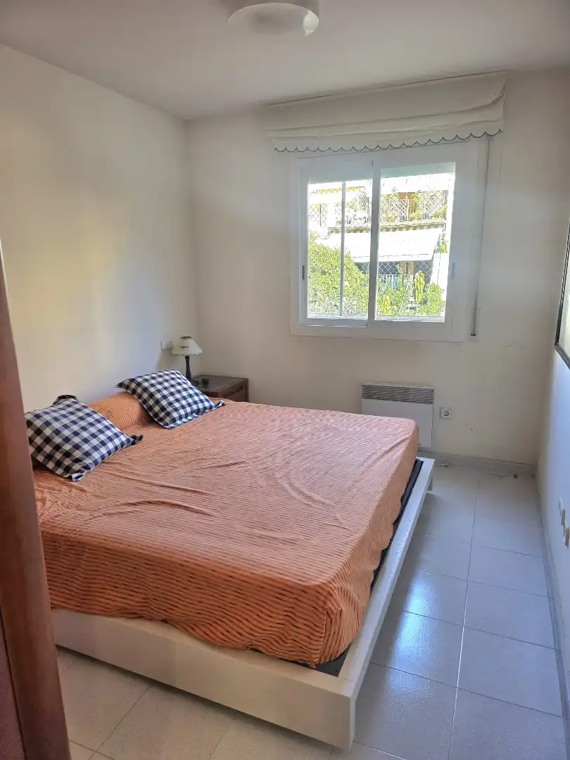 Schlafzimmer von Wohnung zum Verkauf in Calella mit Klimaanlage, Heizung und Balkon