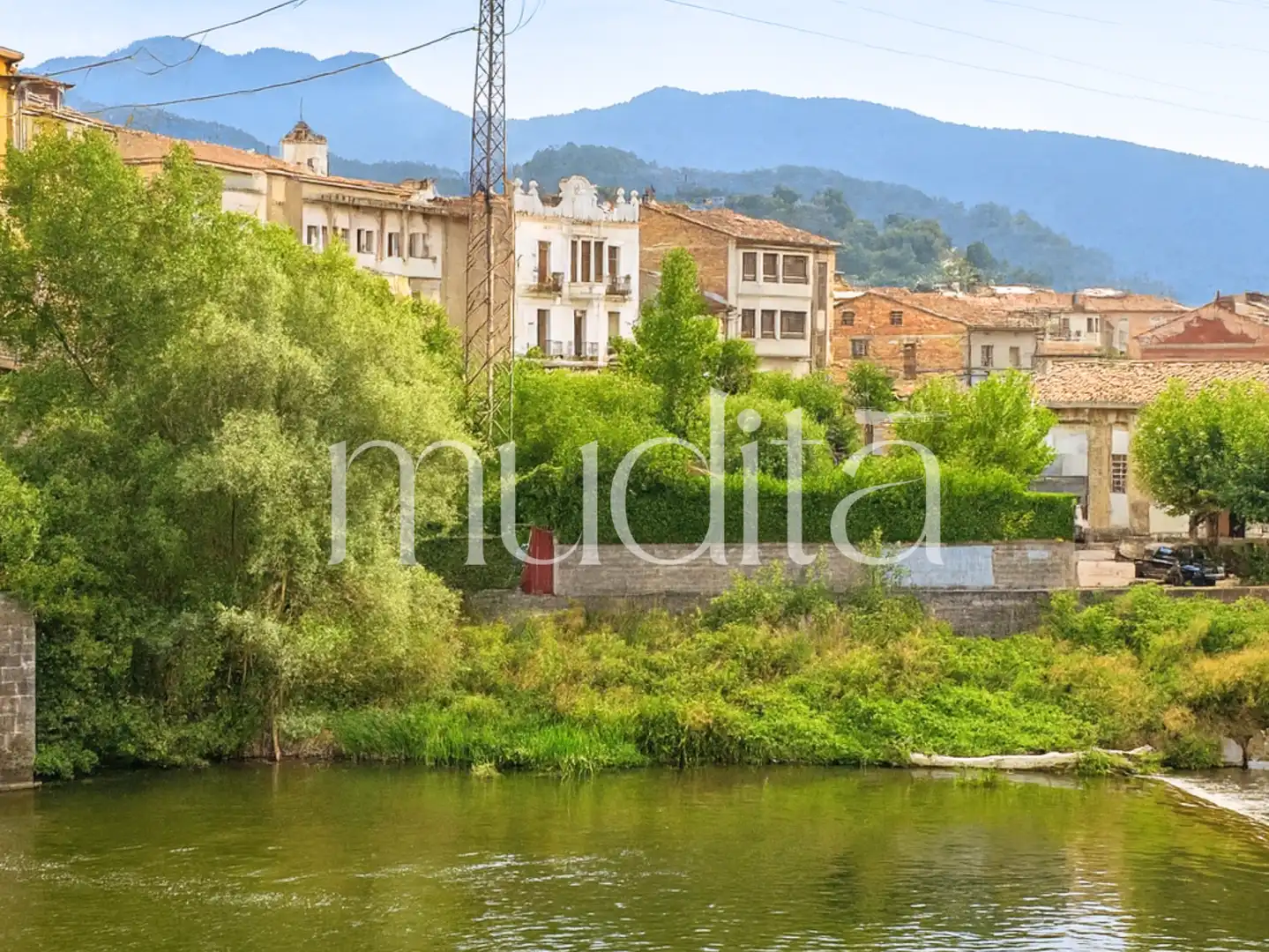 Vista exterior de Casa adosada en venda en Sant Quirze de Besora amb Calefacció, Terrassa i Traster