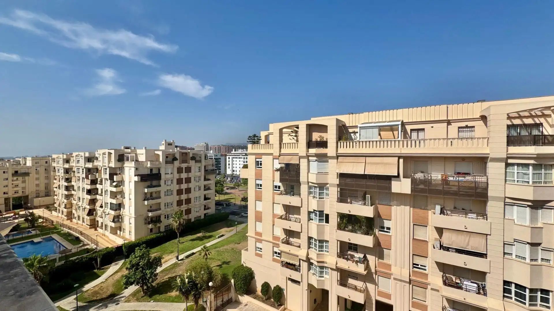 Vista exterior de Àtic en venda en Málaga amb Aire condicionat, Calefacció i Jardí privat