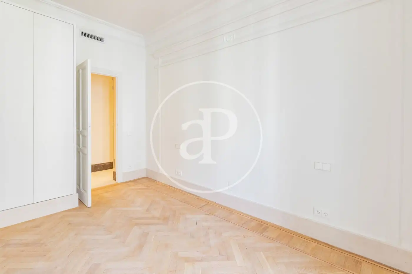 Schlafzimmer von Wohnung zur Miete in Madrid mit Klimaanlage, Heizung und Möbliert