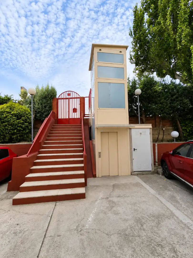 Vista exterior de Piso en venta en Coslada con Aire acondicionado, Calefacción y Terraza