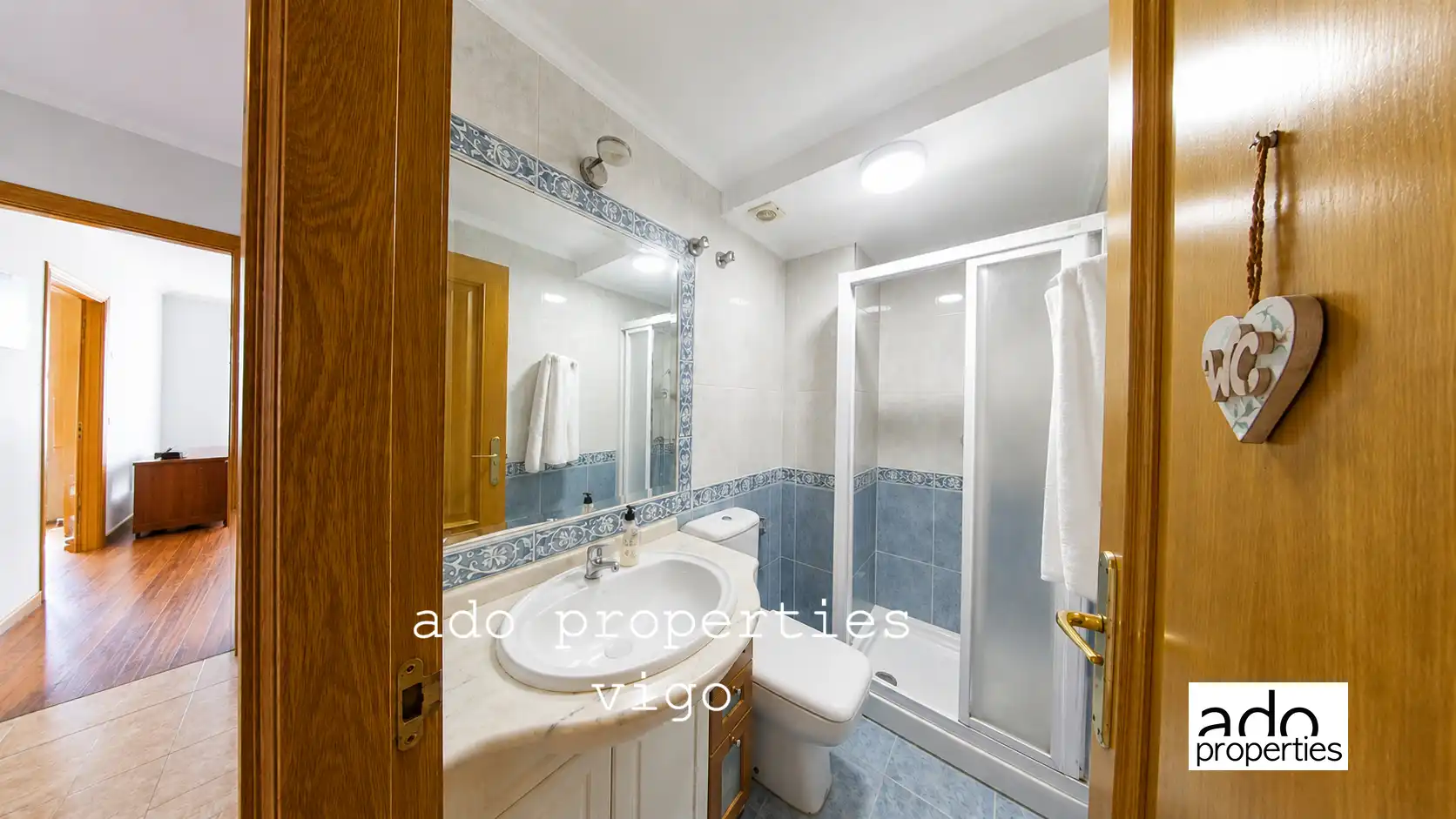 Badezimmer von Wohnung zum Verkauf in Redondela mit Heizung, Parkett und Möbliert