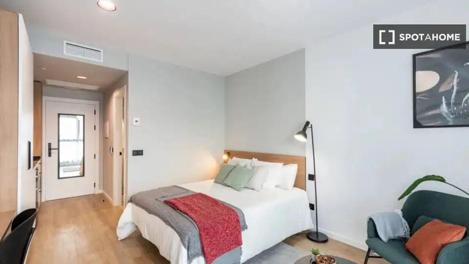 Room in Polígono Industrial Sur
