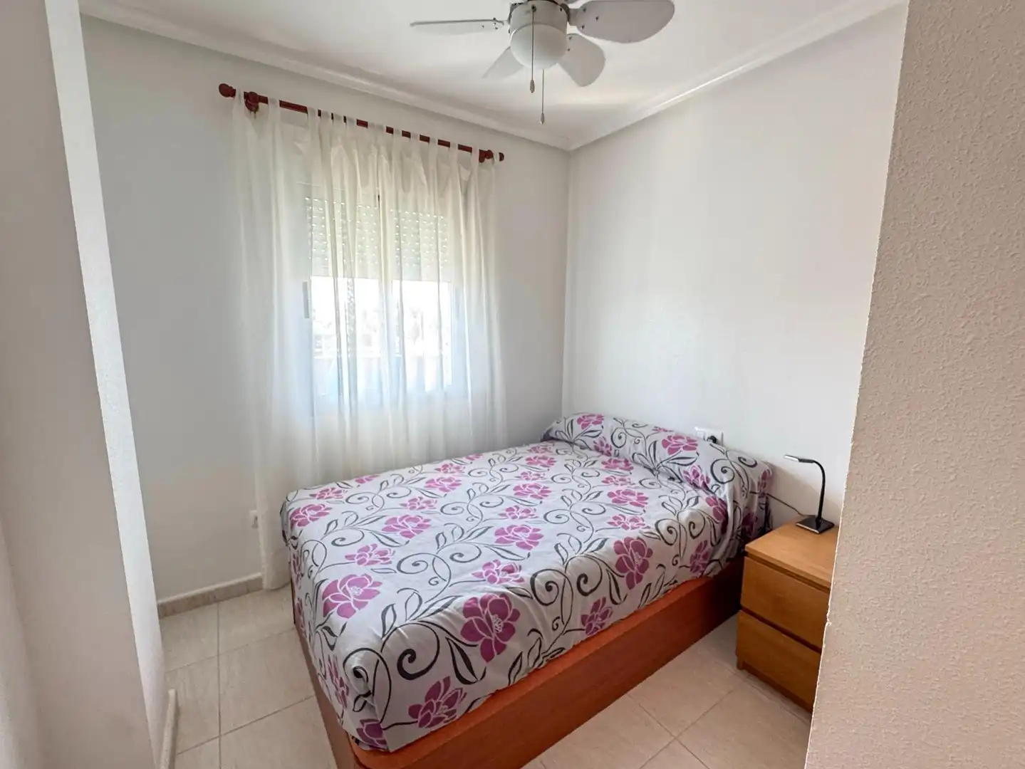 Habitación de Apartamento de alquiler en Orihuela con Aire acondicionado, Calefacción y Jardín privado