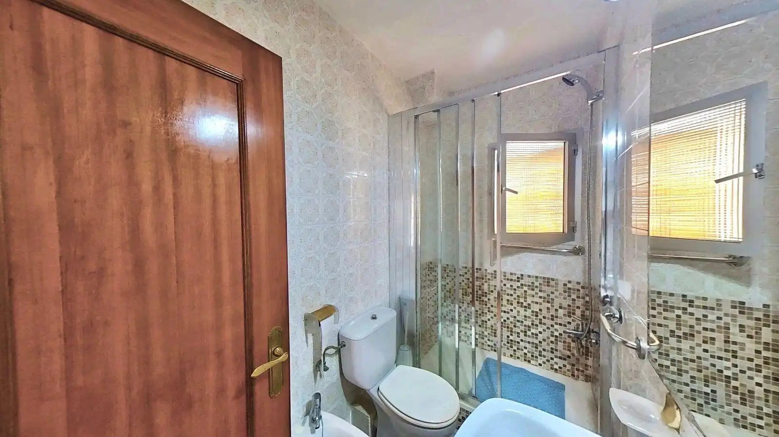 Bathroom of Apartments for sale in Madrid  with Heating, Parquet flooring and Terrace