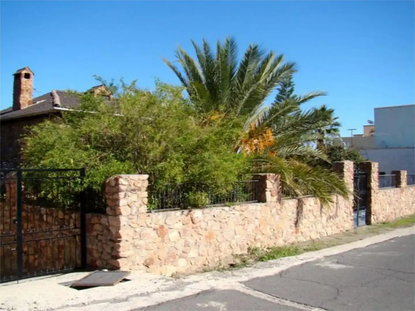Vista exterior de Casa o xalet en venda en Íllar amb Jardí privat, Traster i Piscina