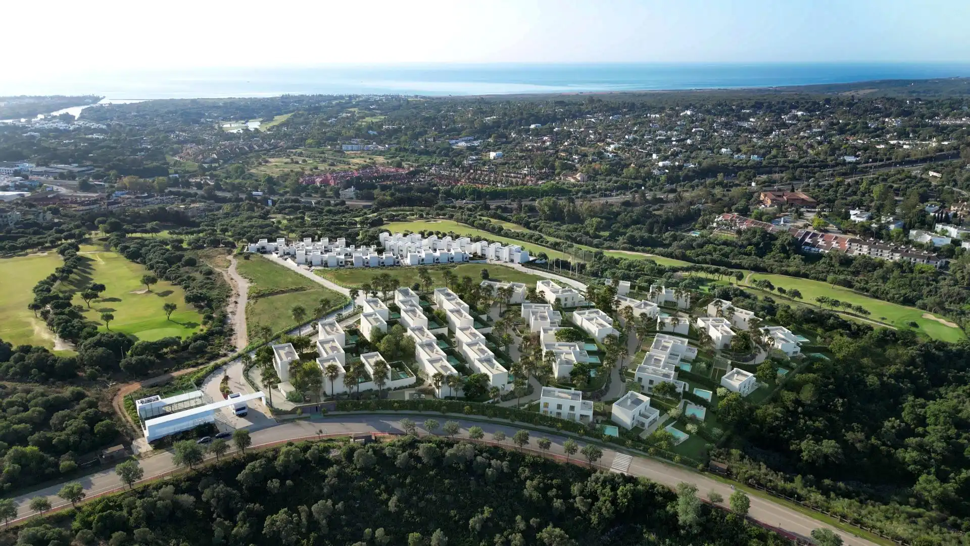 Vista exterior de Casa o xalet en venda en Sotogrande amb Aire condicionat, Calefacció i Jardí privat