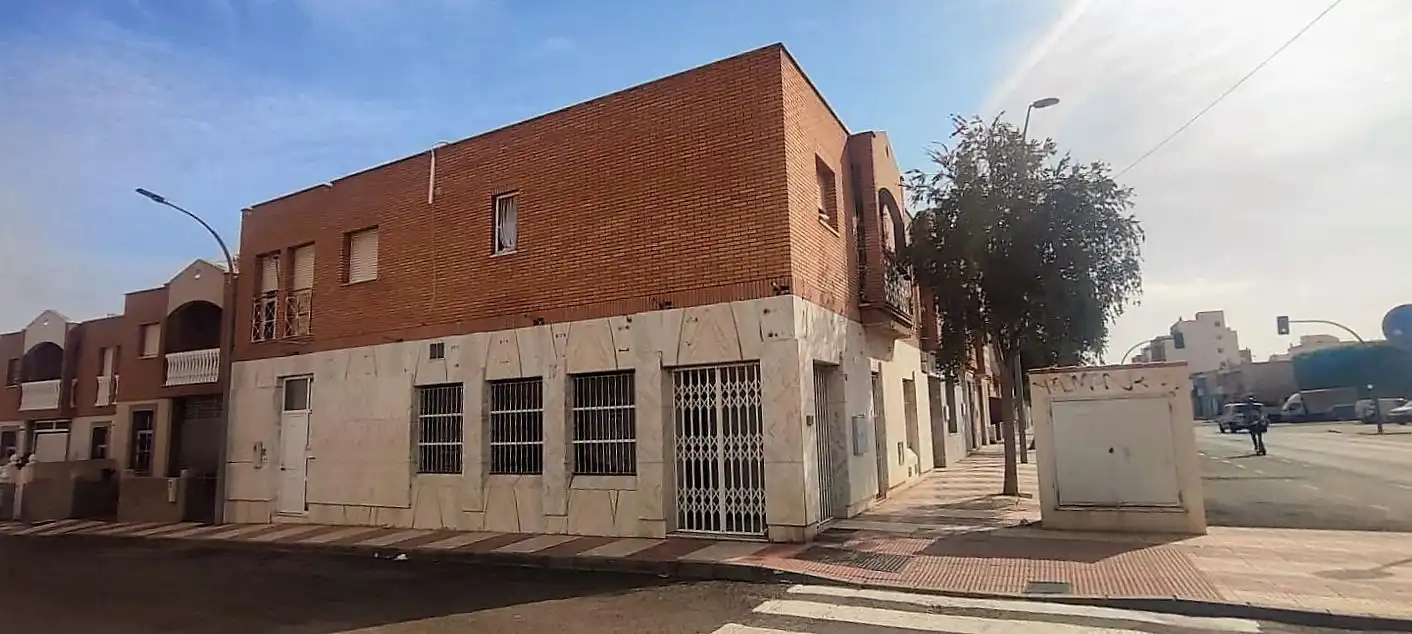Local comercial en venta en Carretera MOJONERA (MO)