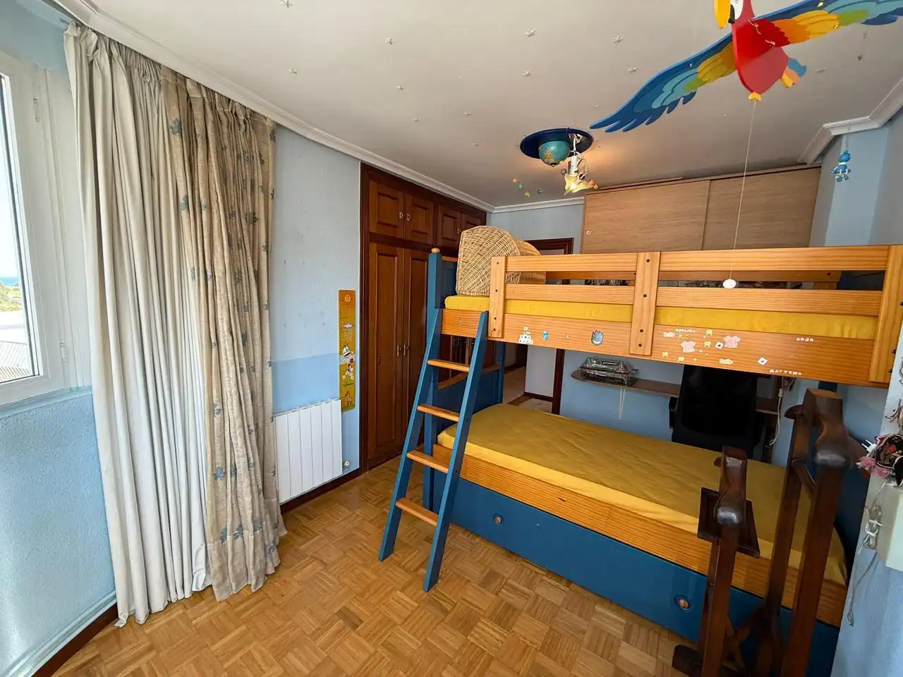 Habitación de Piso en venta en Castro-Urdiales con Calefacción, Parquet y Piscina comunitaria