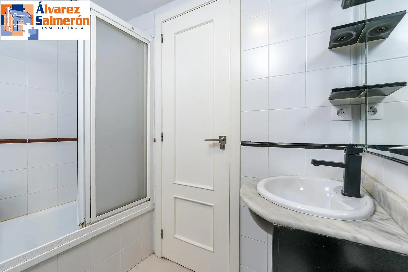 Baño de Piso en venta en Granada con Aire acondicionado, Calefacción y Terraza