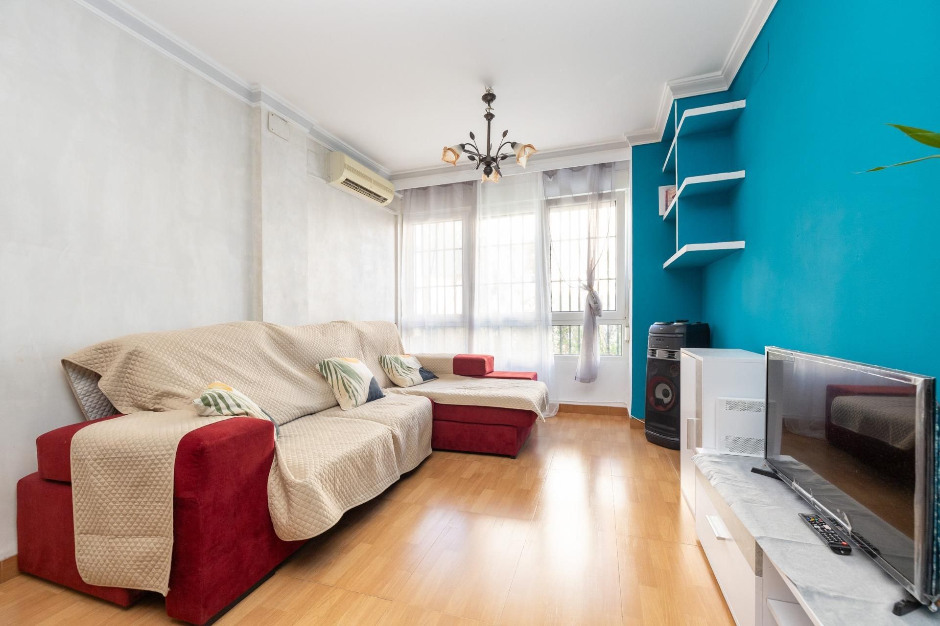 Living room of Flat for sale in  Granada Capital  with Air Conditioner