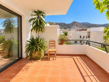 Flat with pool for sale in Almijara