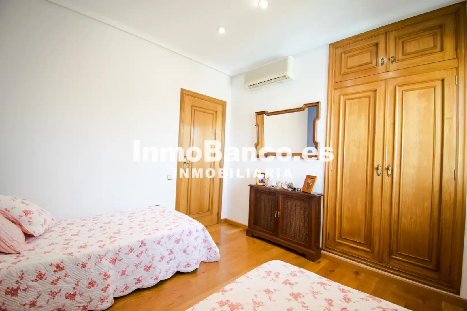 Habitación de Casa o chalet en venta en Chiva con Aire acondicionado, Calefacción y Jardín privado