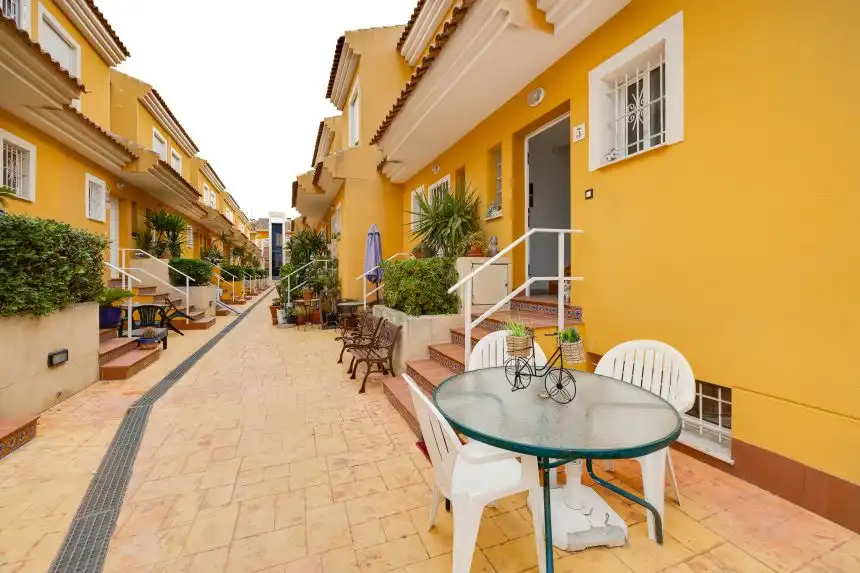 Vista exterior de Casa adosada en venta en Rojales con Piscina comunitaria