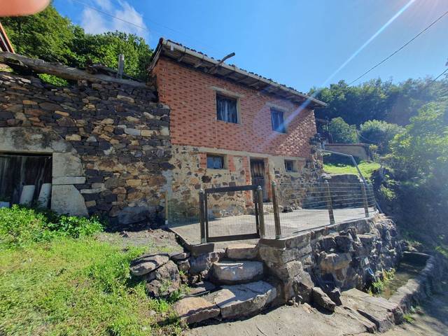 Casa-chalet en Venta en Teverga