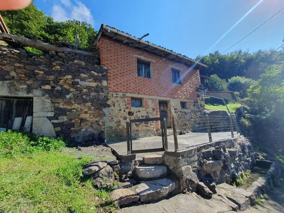 Casa en venda a Teverga