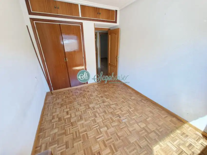 Habitación de Piso en venta en Segovia con Calefacción, Parquet y Trastero