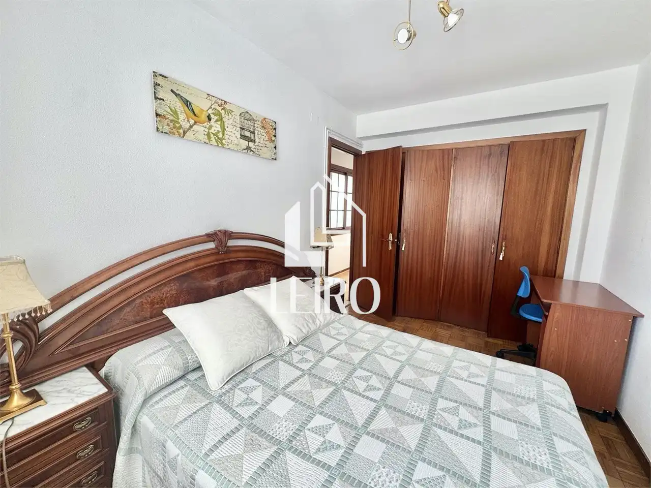 Schlafzimmer von Dachboden zum Verkauf in Vilagarcía de Arousa mit Heizung, Parkett und Terrasse