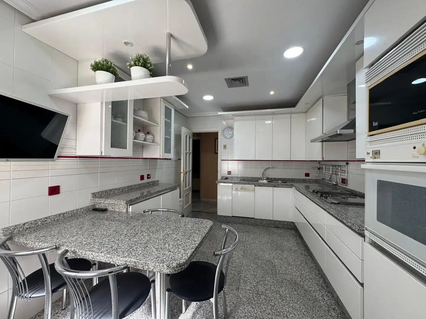 Kitchen of Flat for sale in Jerez de la Frontera  with Air Conditioner, Private garden and Terrace