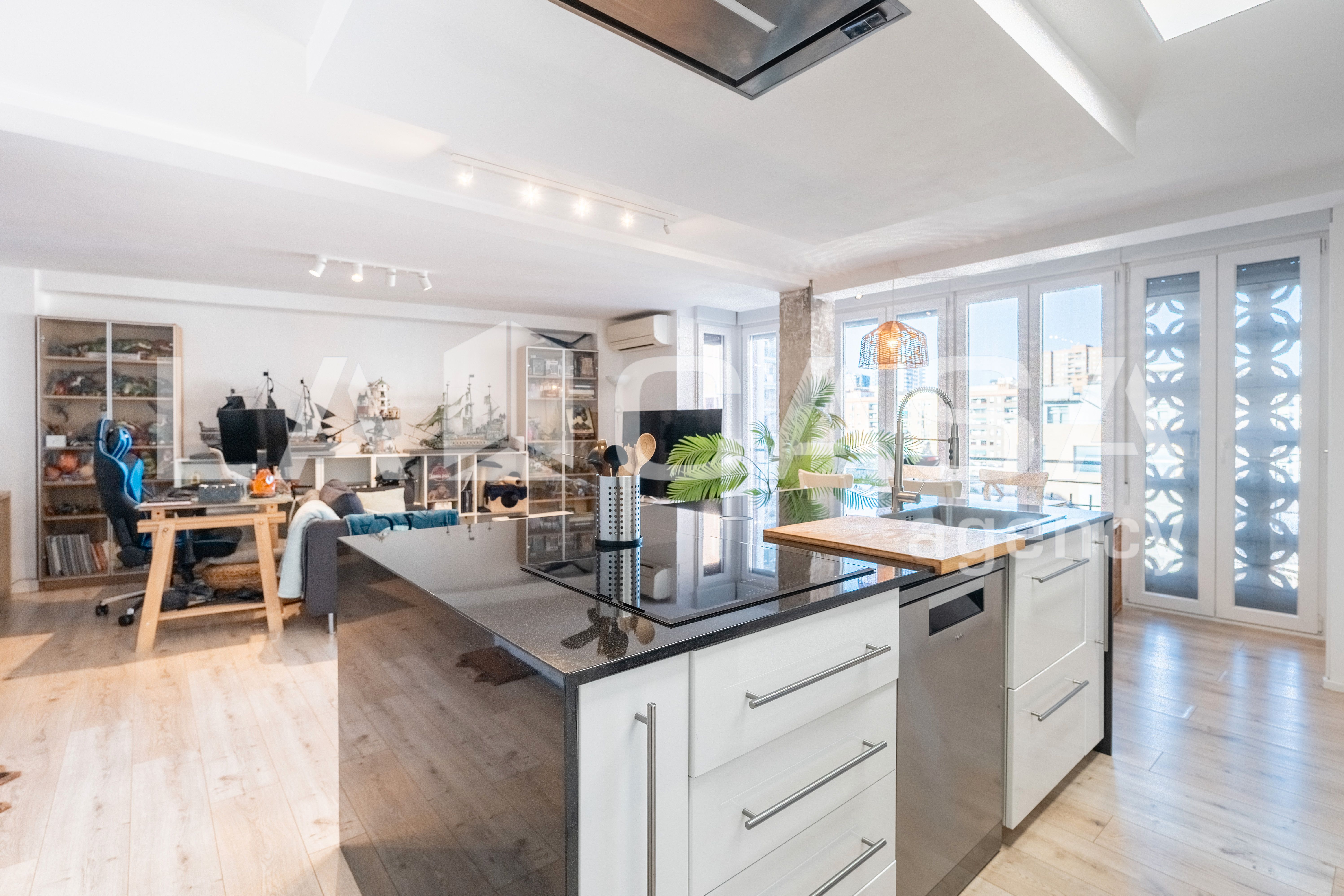 Kitchen of Flat for sale in  Valencia Capital