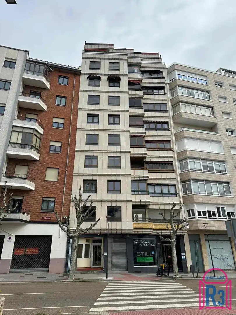 Außenansicht von Wohnung zum Verkauf in León Capital  mit Heizung und Terrasse