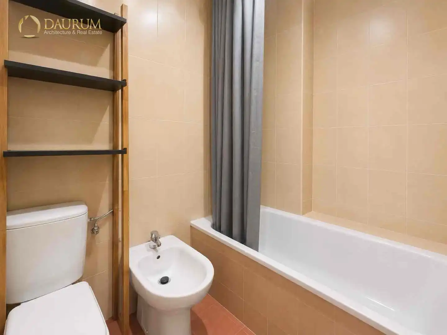 Bathroom of Flat for sale in Sevilla  with Air Conditioner, Heating and Swimming Pool