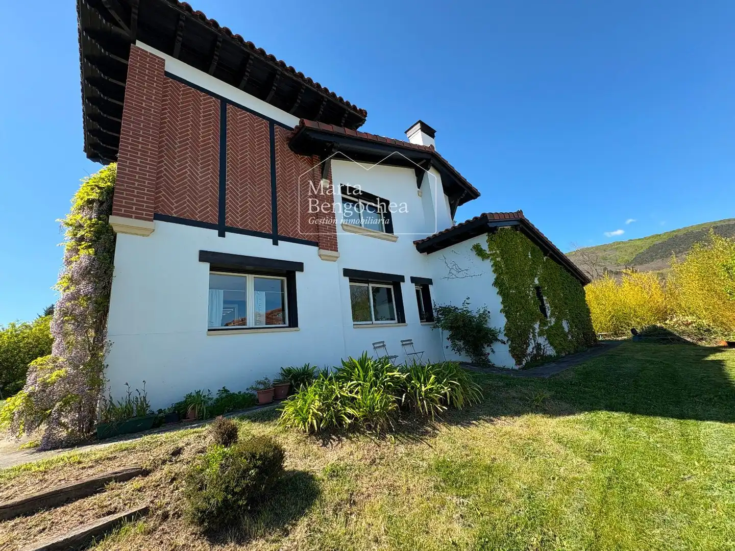 Vista exterior de Casa o chalet en venta en Legutio con Calefacción, Jardín privado y Terraza