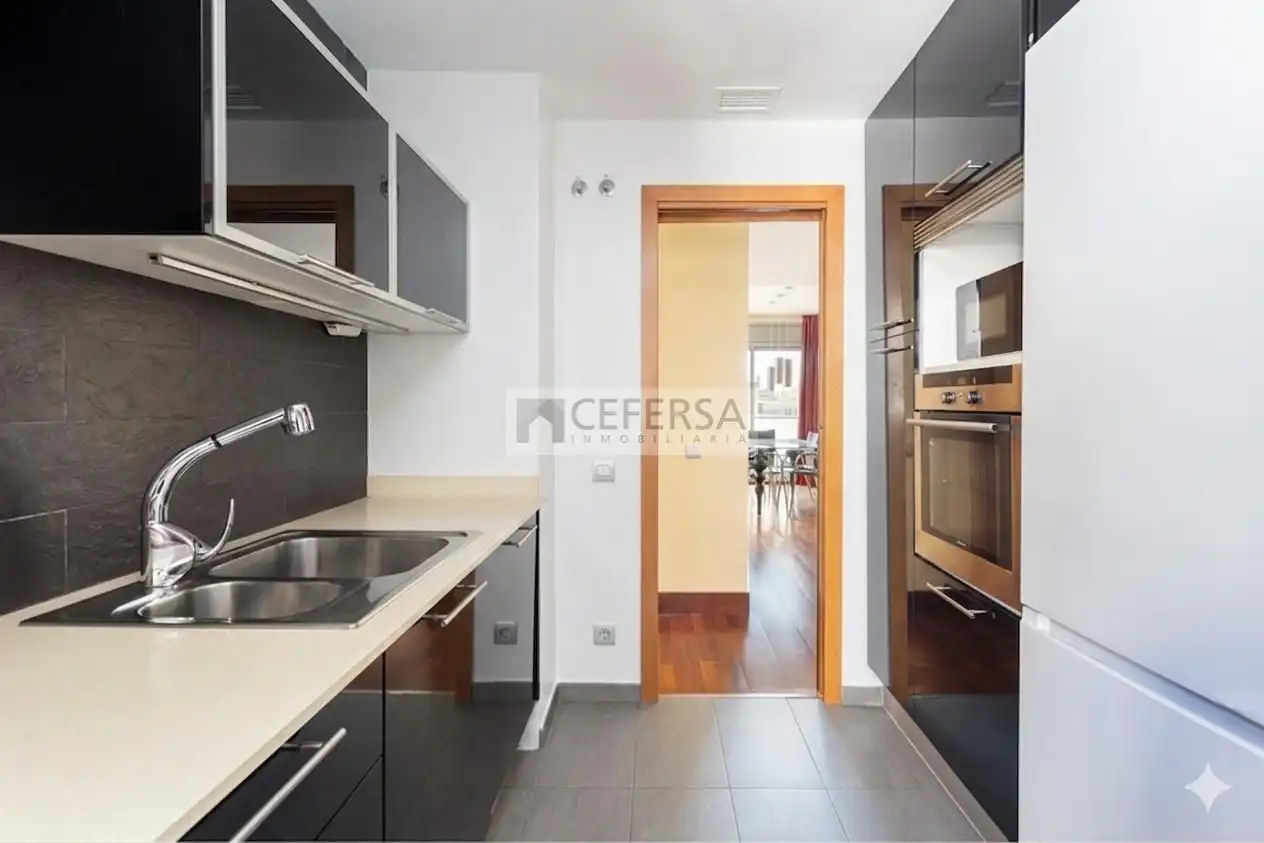 Küche von Wohnung zum Verkauf in Barcelona mit Klimaanlage, Parkett und Terrasse