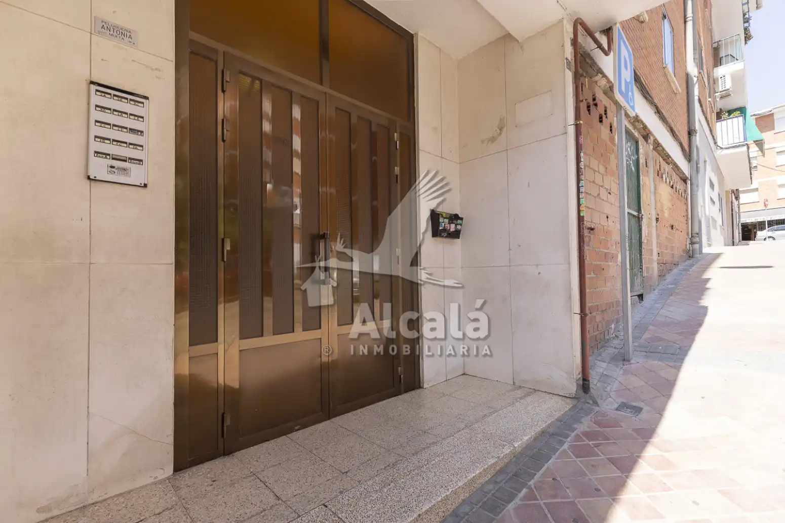 Vista exterior de Pis en venda en Linares amb Aire condicionat i Calefacció