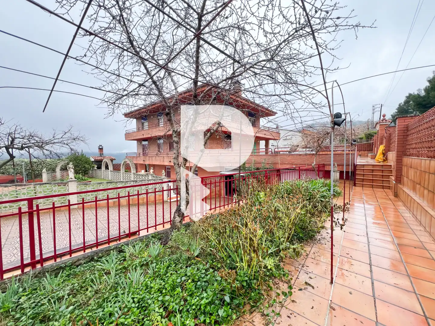 Vista exterior de Casa o xalet en venda en Vallirana amb Aire condicionat, Calefacció i Jardí privat