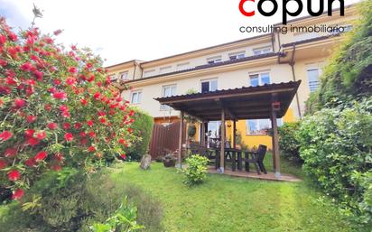 Vista exterior de Casa o xalet en venda en Noreña amb Calefacció, Jardí privat i Terrassa