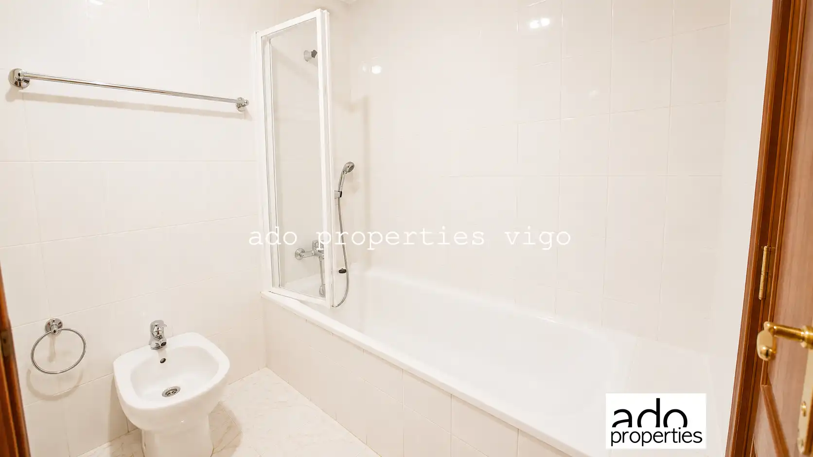Baño de Piso en venta en Redondela con Calefacción, Trastero y Amueblado