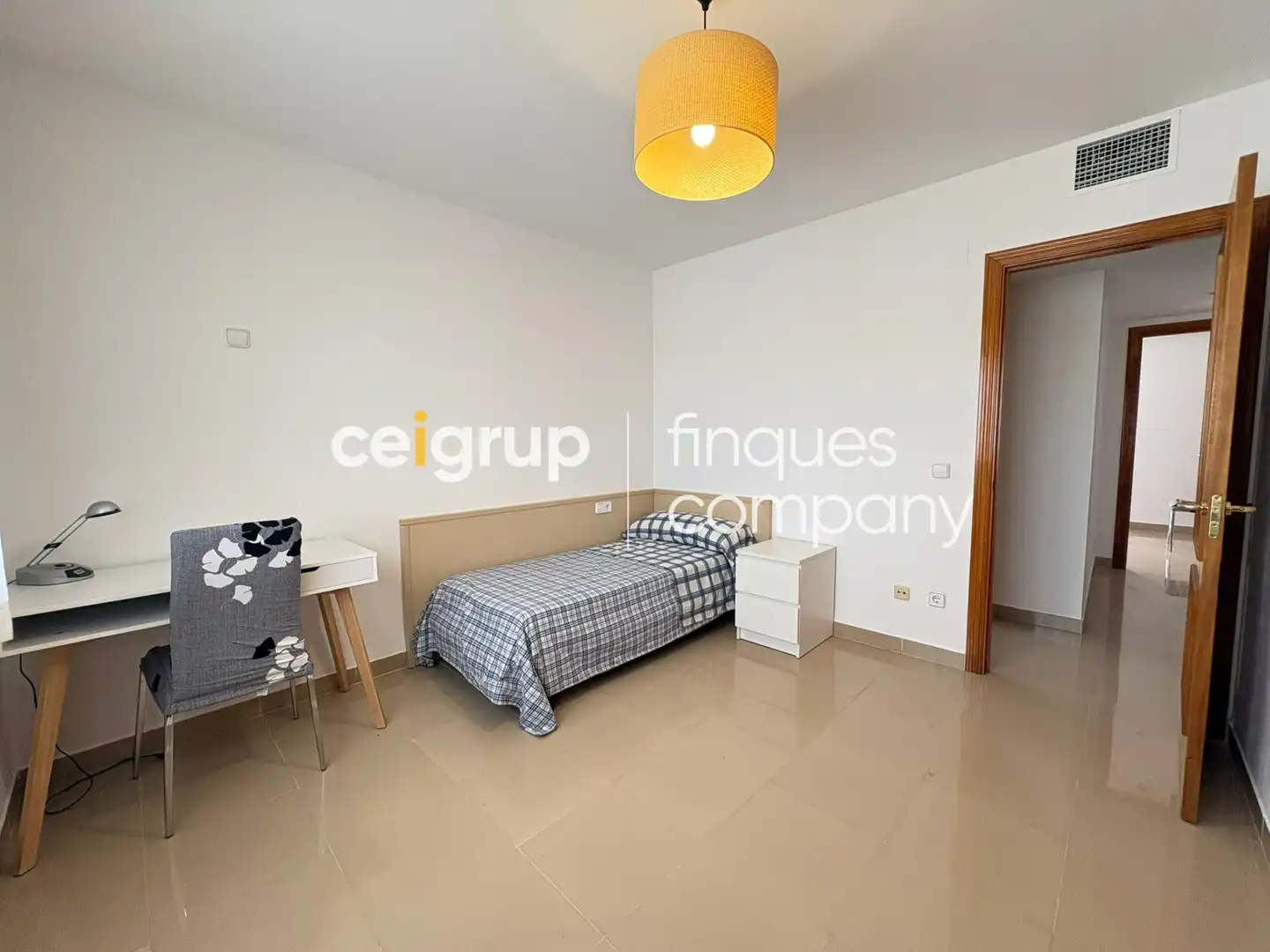 Habitación de Casa o chalet de alquiler en Girona con Calefacción, Terraza y Piscina