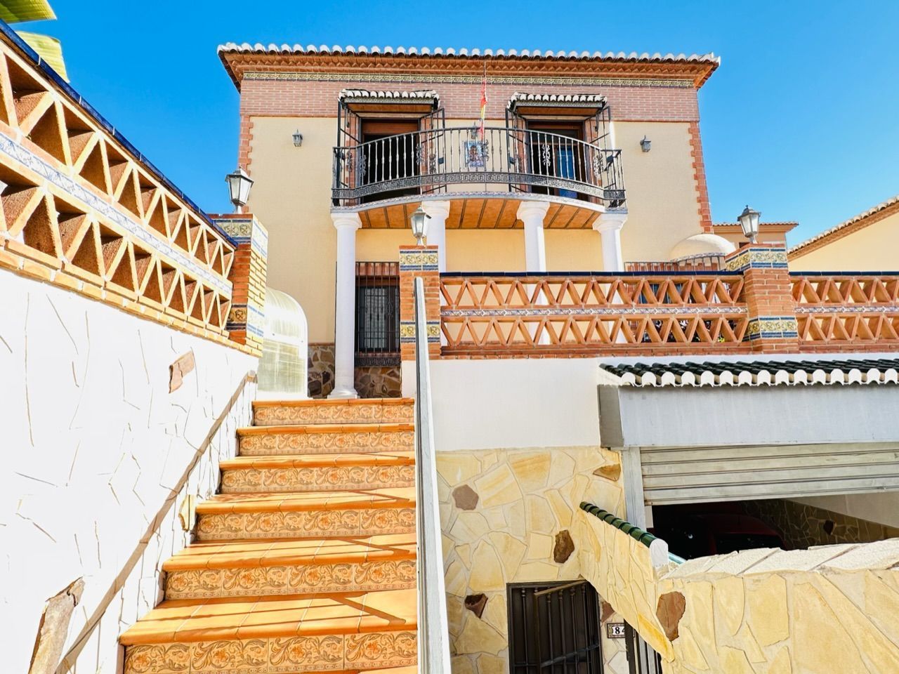 Vista exterior de Casa o xalet en venda en Nerja amb Aire condicionat, Jardí privat i Traster
