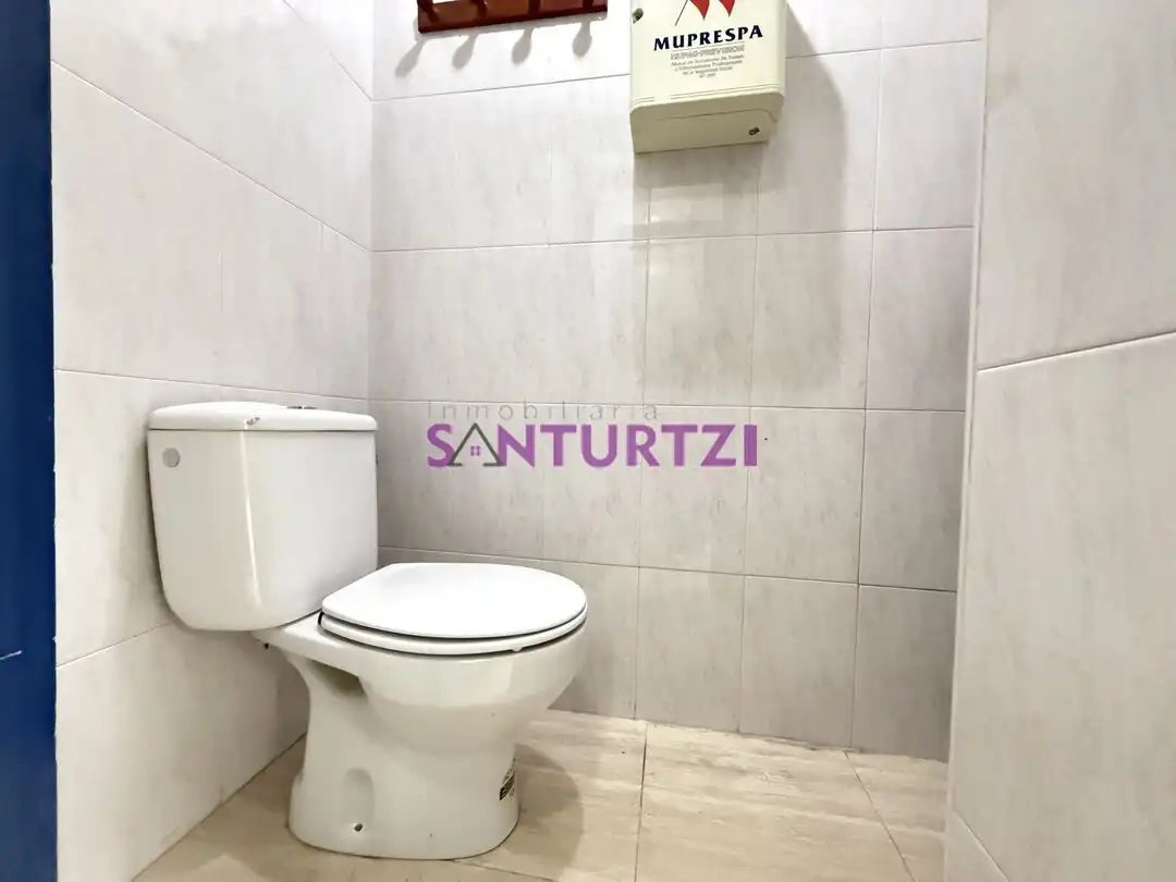 Bathroom of Commercial properties for rent in Santurtzi 