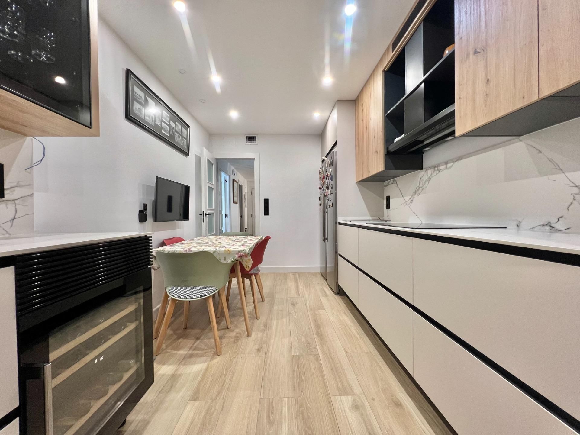Kitchen of Single-family semi-detached for sale in Dos Hermanas  with Terrace and Balcony